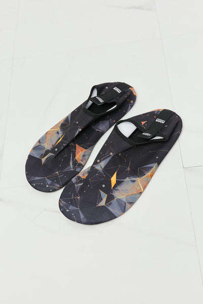 MMshoes On The Shore Water Shoes in Black/Orange  | KIKI COUTURE