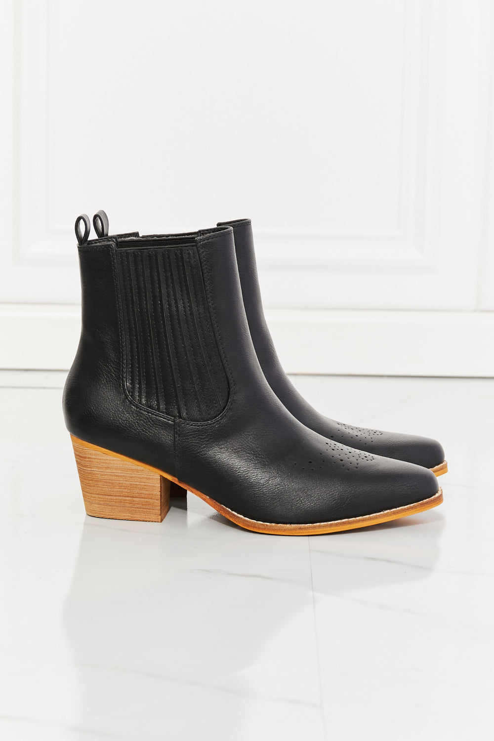 Love the Journey Stacked Heel Chelsea Boot in Black | KIKI COUTURE