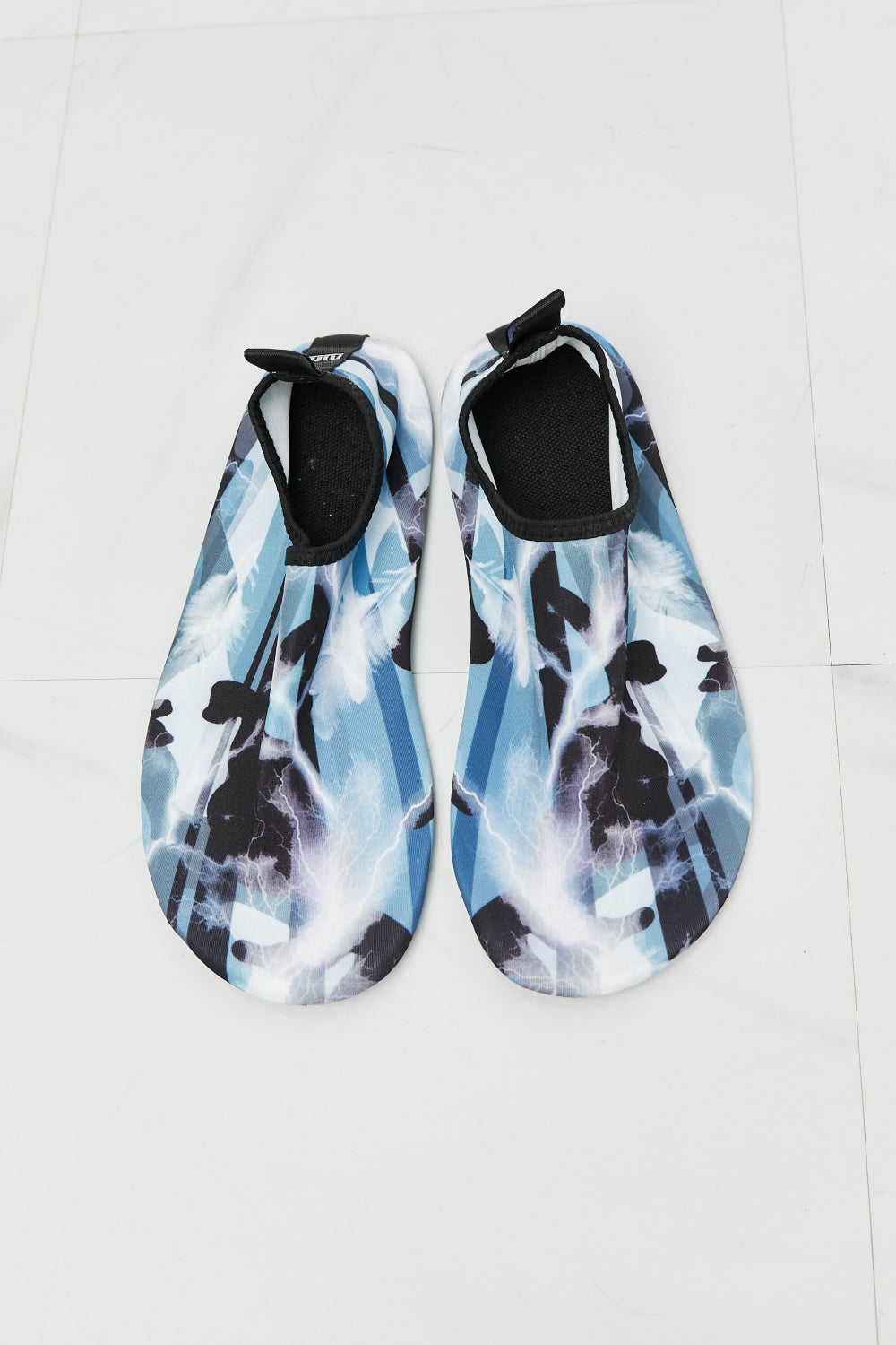 MMshoes On The Shore Water Shoes in Multi  | KIKI COUTURE